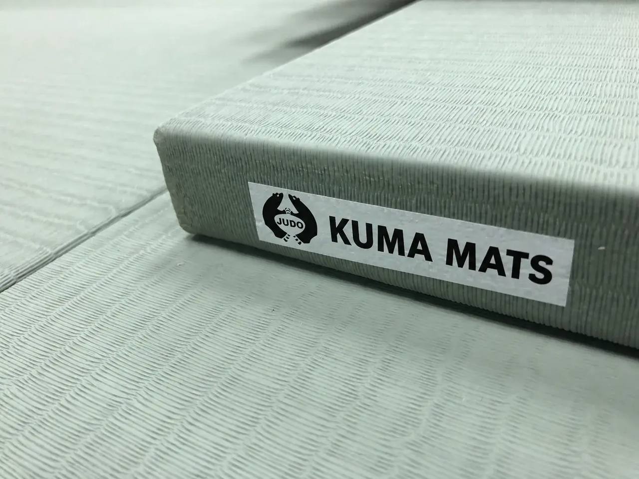 KUMA MATS 柔道畳のクローズアップ