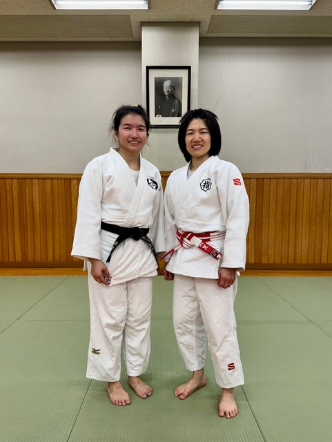 Kuma standing beside three-time world judo champion Misato Nakamura at the Kodokan